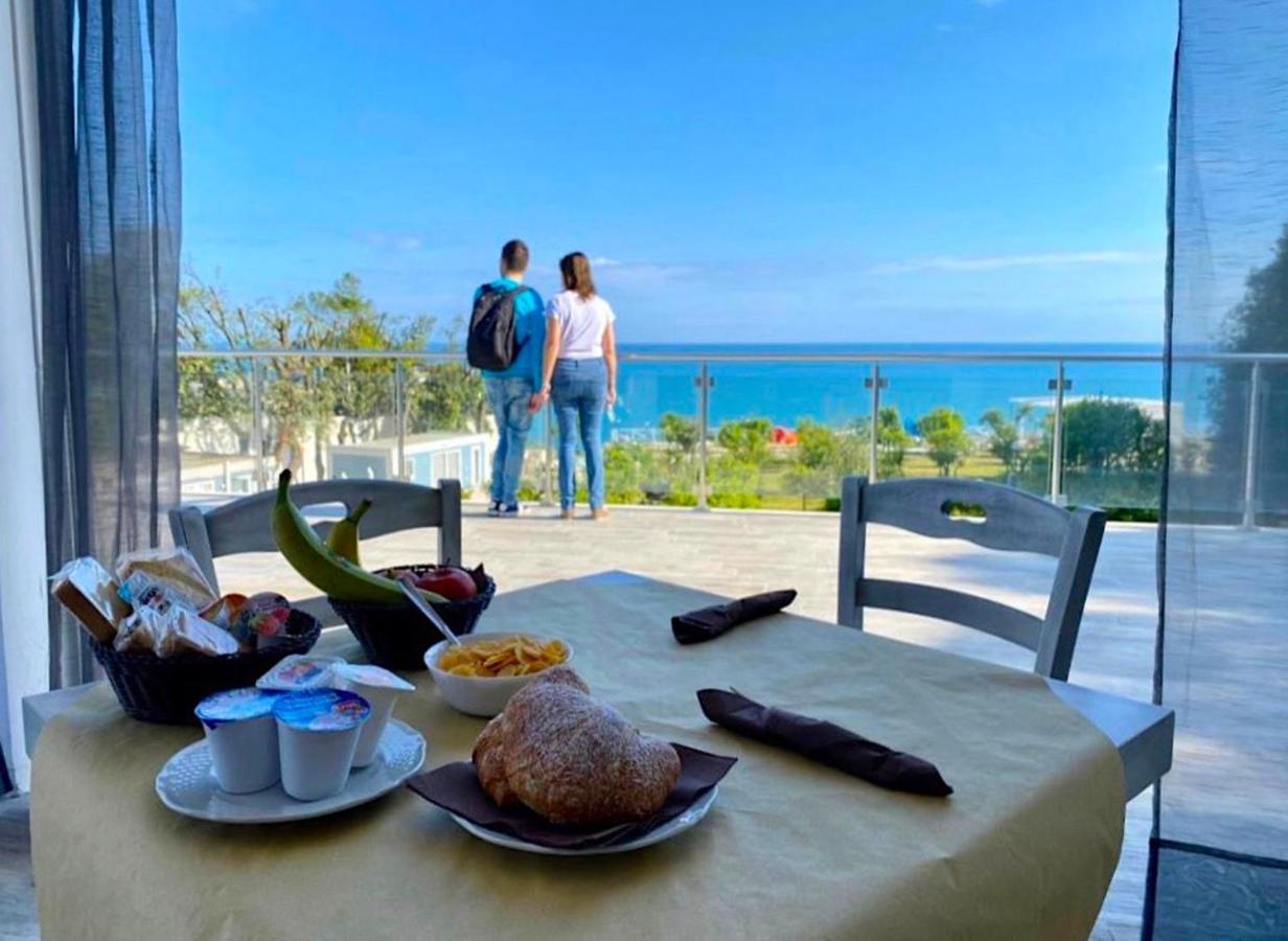 Frontemare Hotel Village & Ristorante Роди-Гарганико Экстерьер фото