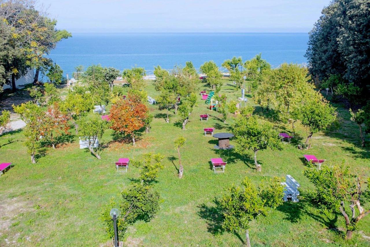 Frontemare Hotel Village & Ristorante Роди-Гарганико Экстерьер фото